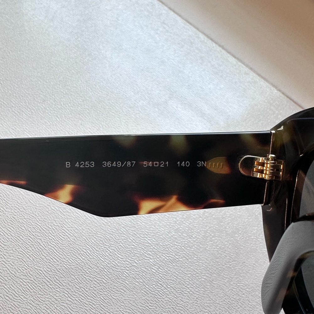 Burberry sunglasses - Picture 5 of 6